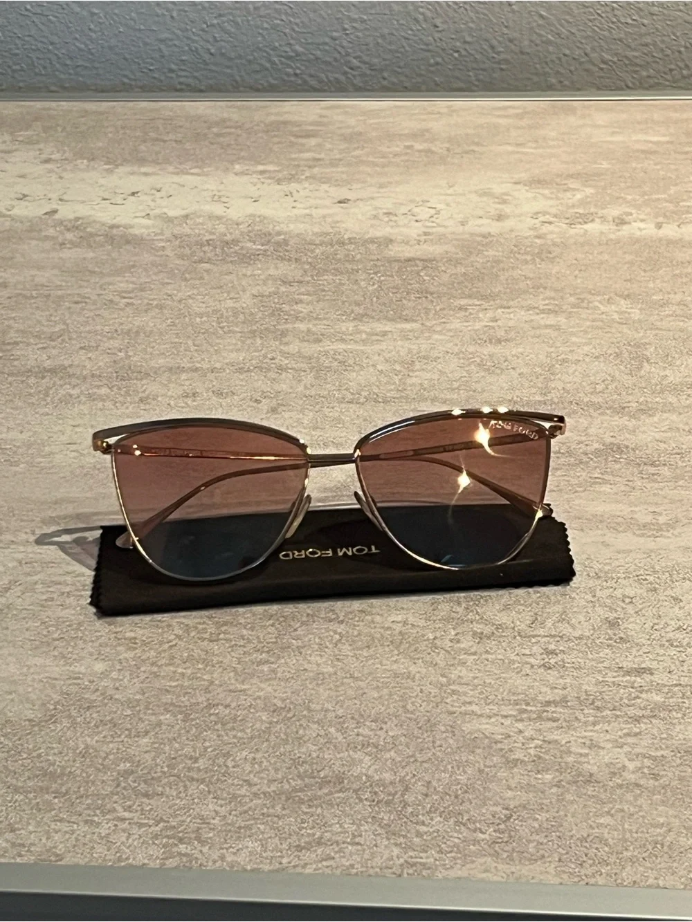 Tom Ford #cat use