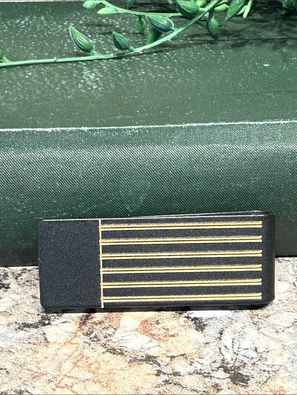 N/A sleek black