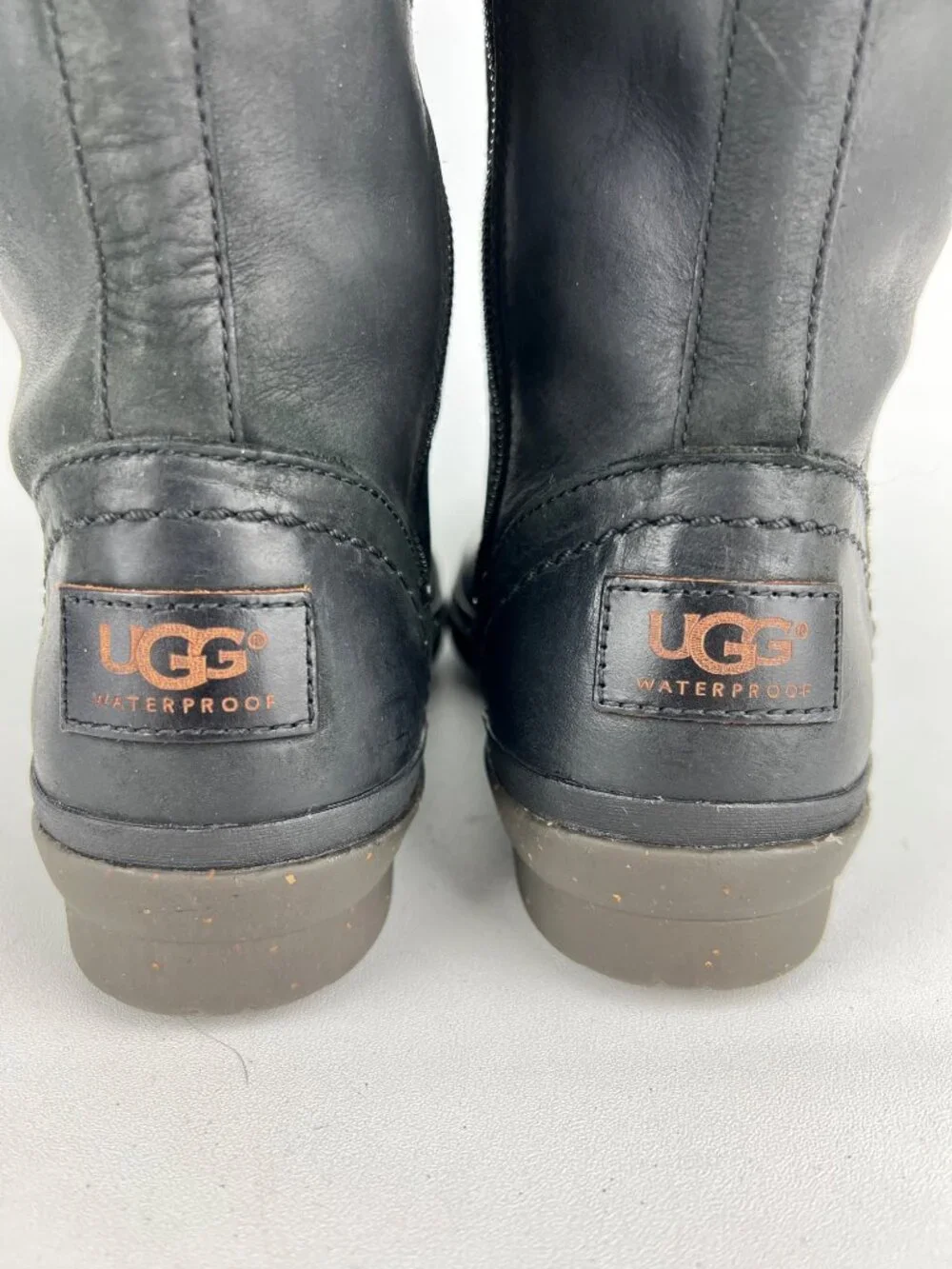 UGG elsa black