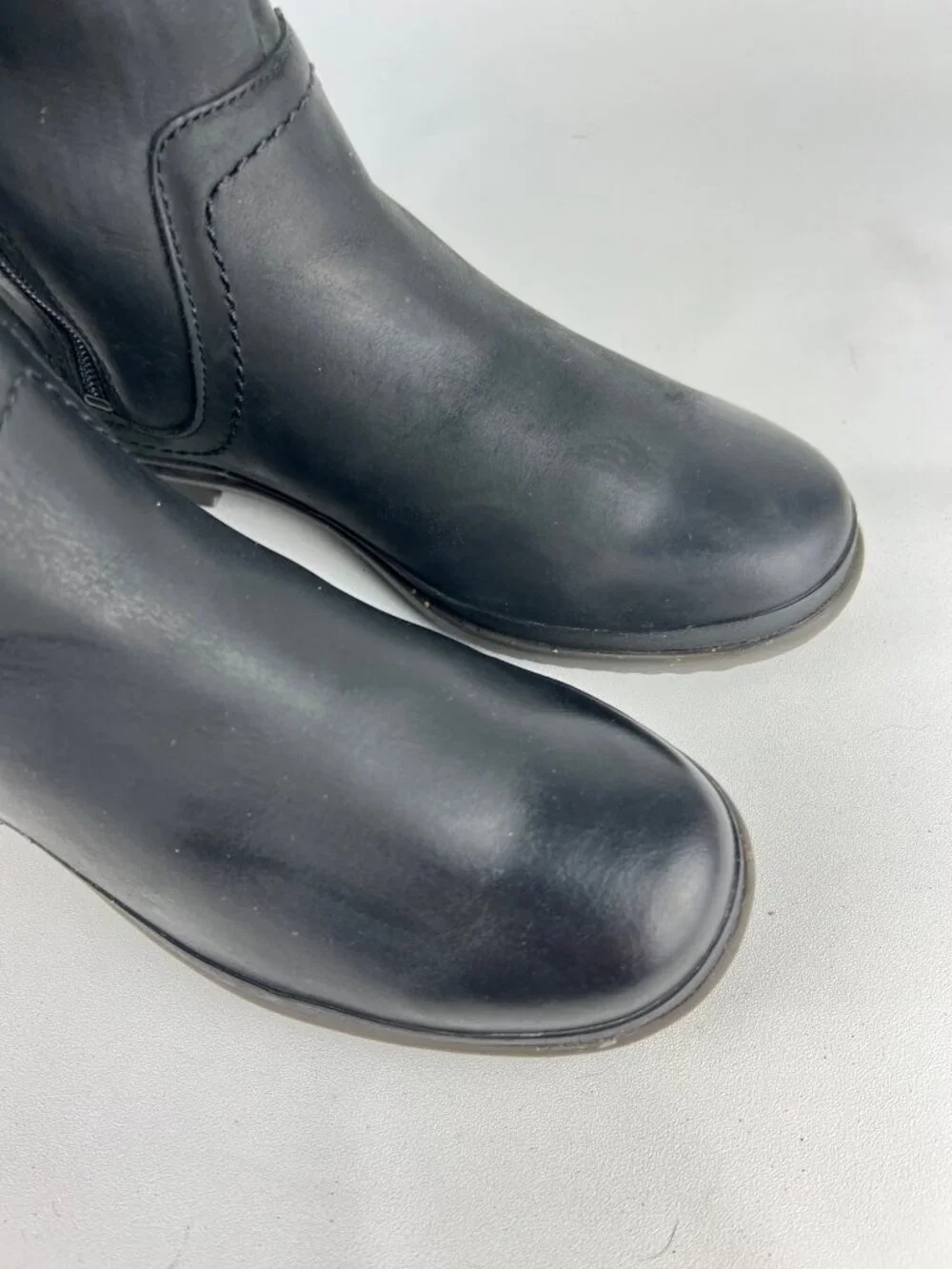 UGG elsa black