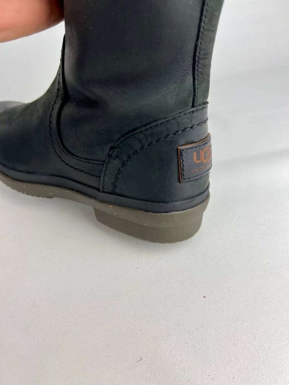 UGG elsa black