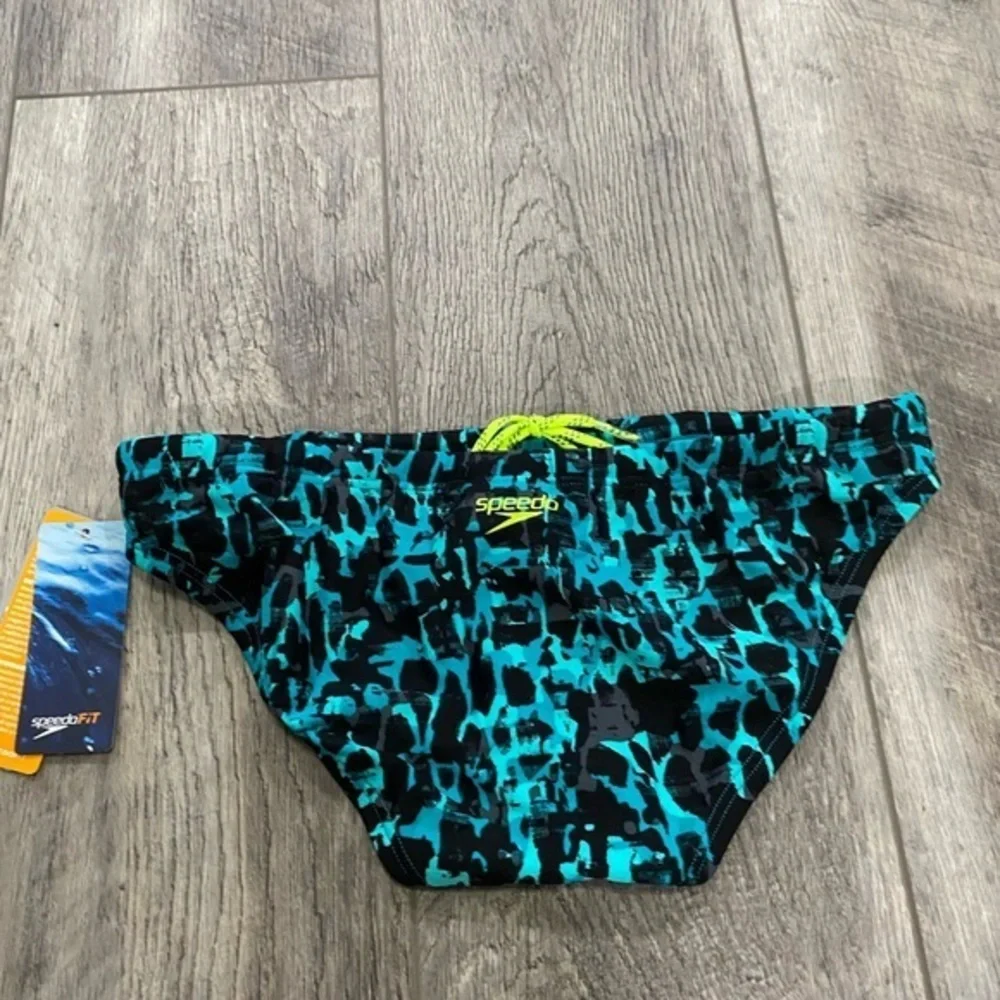 Speedo still “endurance teal