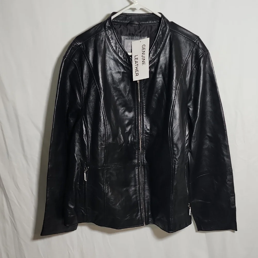 Elegant Black Leather Women's Jacket