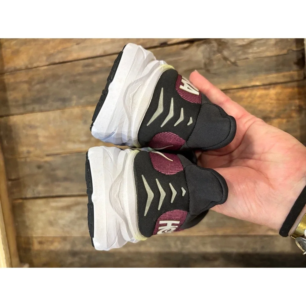 Hoka One One 10 home