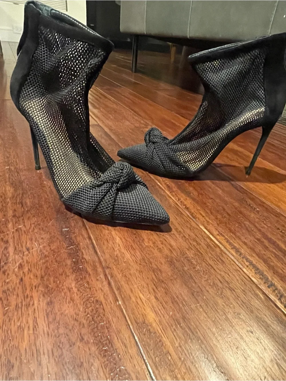 SCHUTZ pointed toe