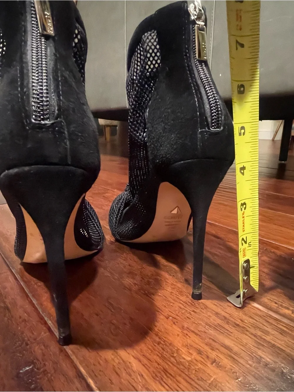 SCHUTZ pointed toe