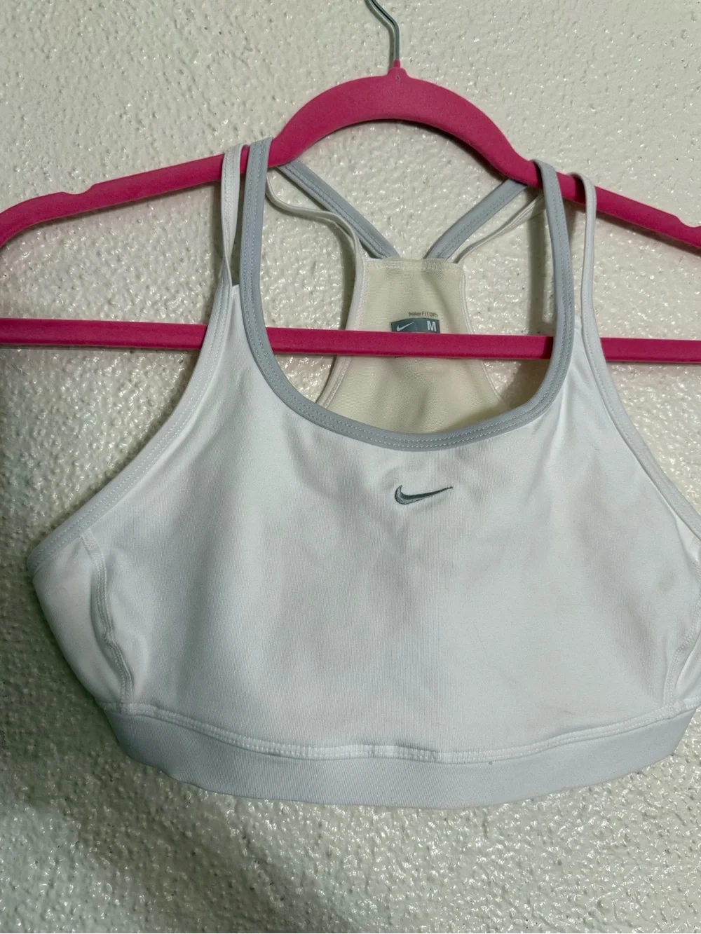 Vintage Y2K Nike Women’s white Racerback Sports Bra with Contrast Trim size M