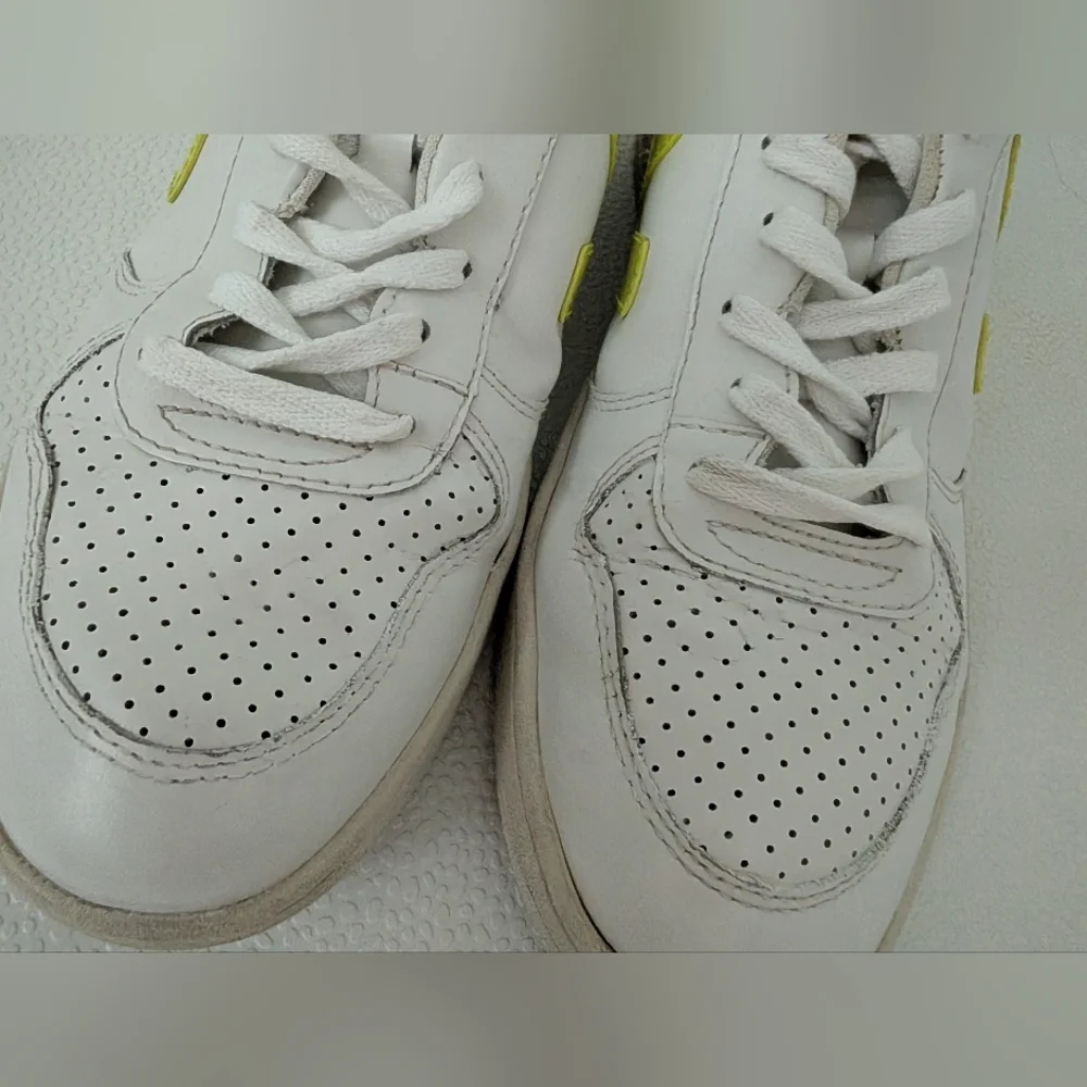 Veja brand color