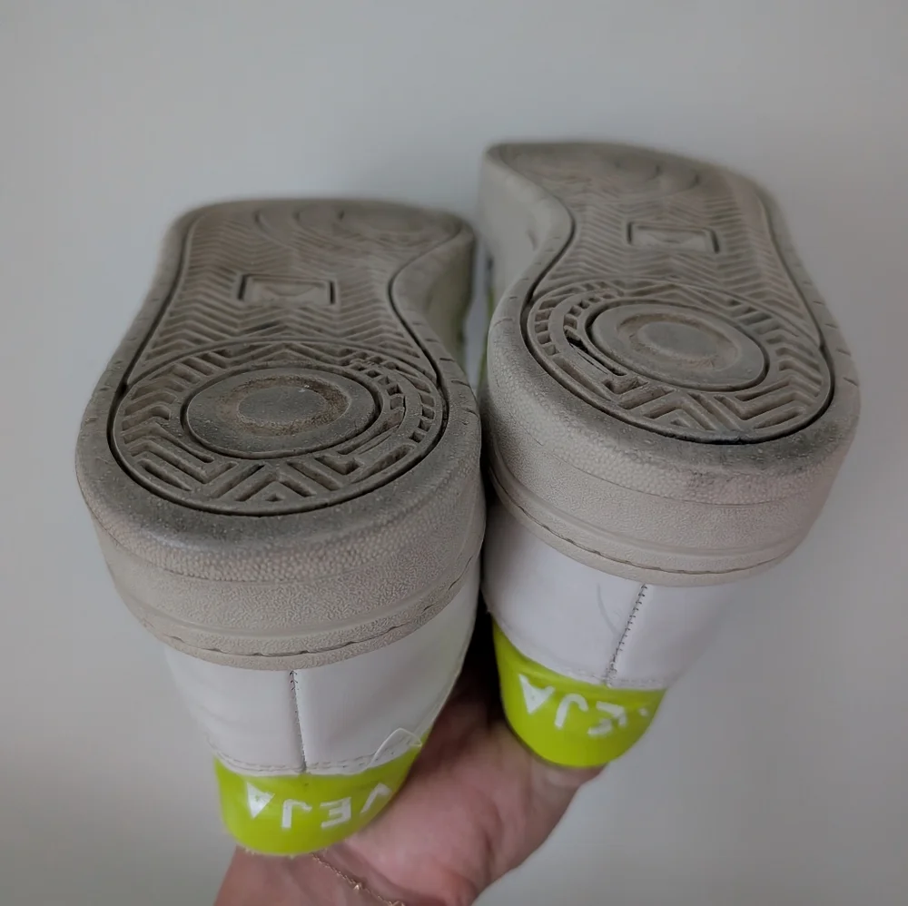 Veja brand color