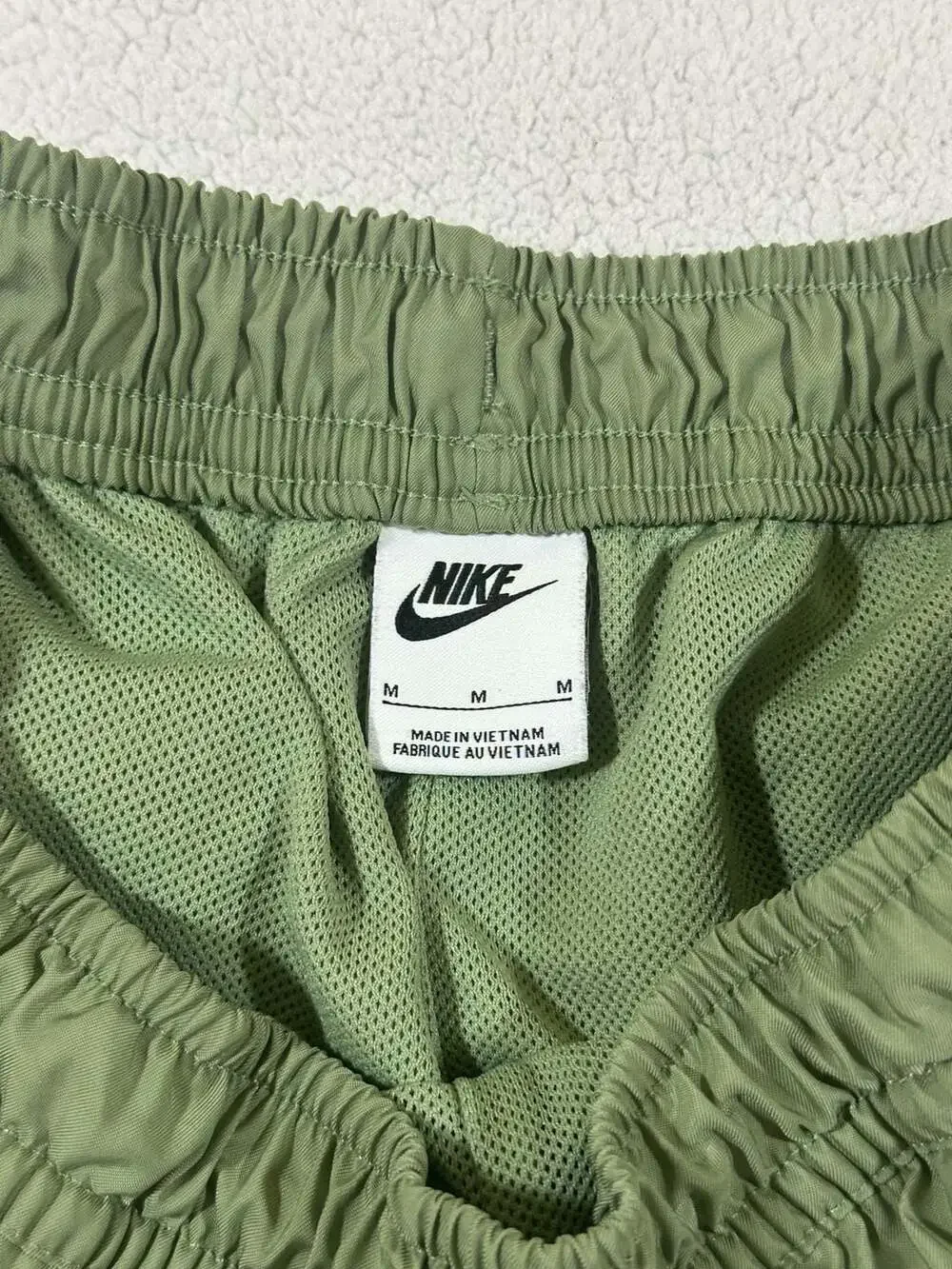 Nike Olive Green Mesh Lined Swim Shorts Men's Size M Drawstring Swoosh