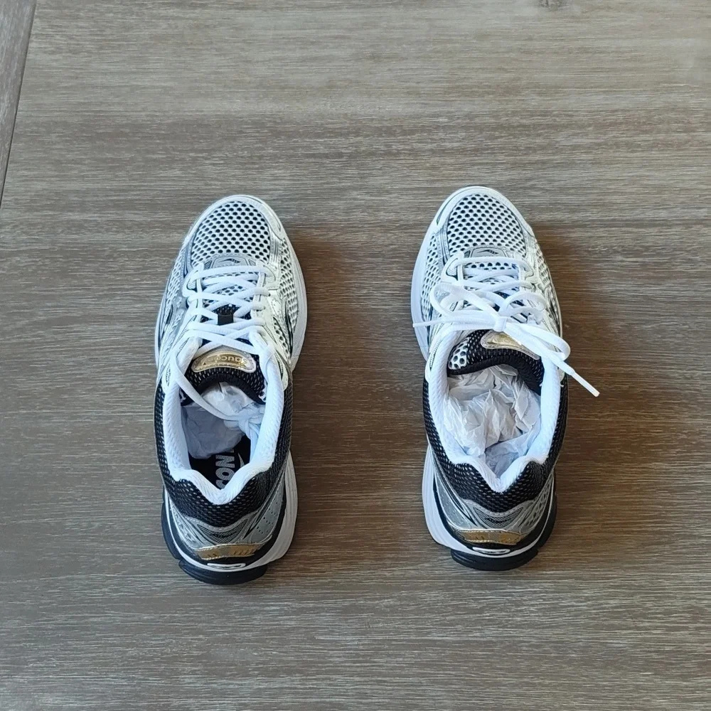 Saucony new tags