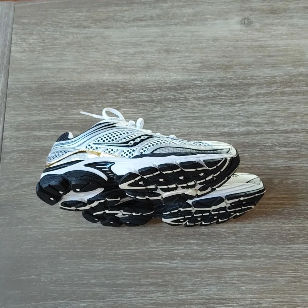 Saucony new tags