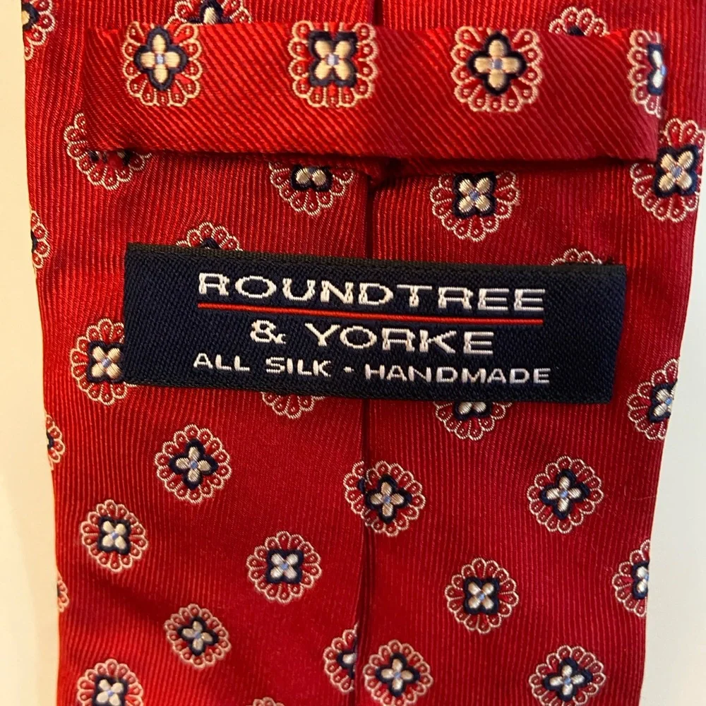 Roundtree & Yorke stylish red