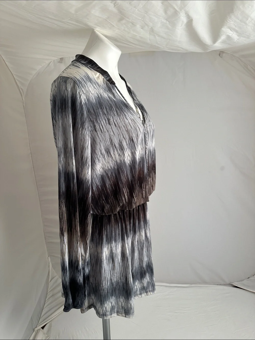 Ariella multicolor print stretch long sleeve v-neck blouson dress