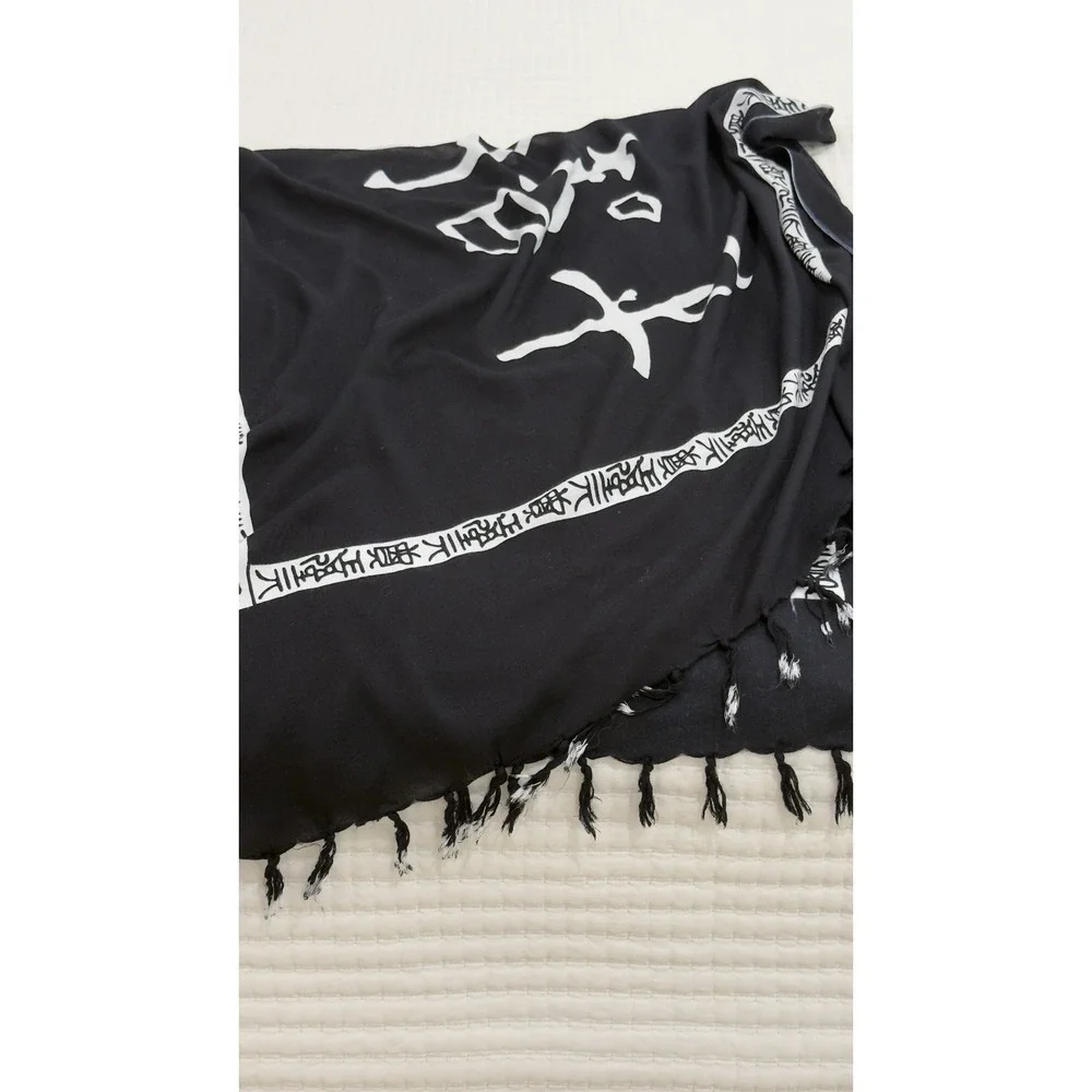 The Unbranded Brand beautiful black
