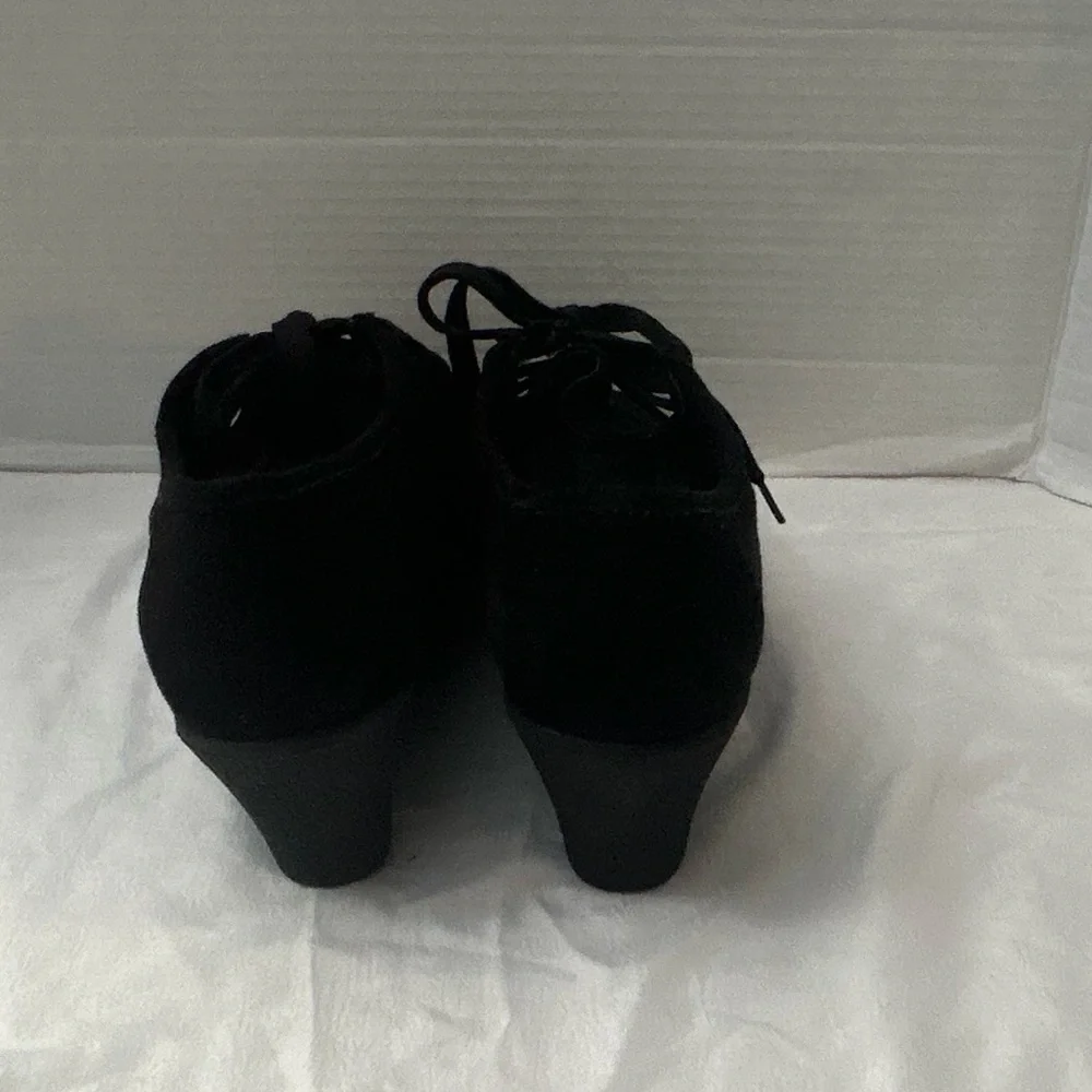 Avenue these shoes
