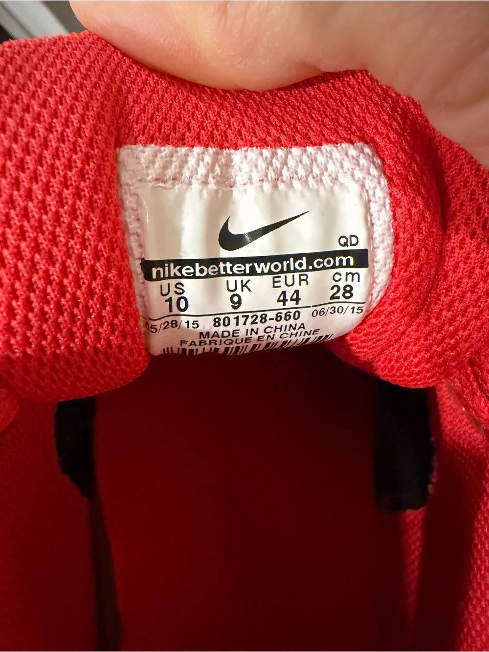 Nike Men’s Red and Black Low-Top Sneakers