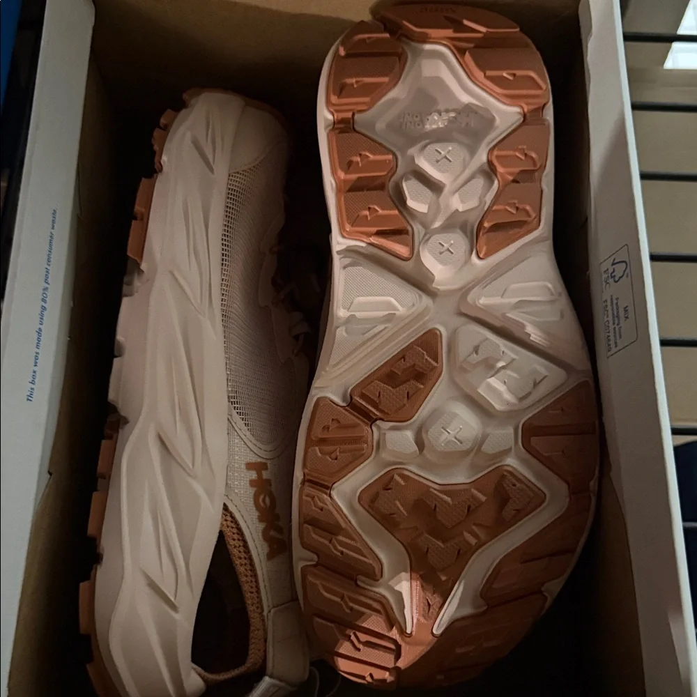 Hoka light pink