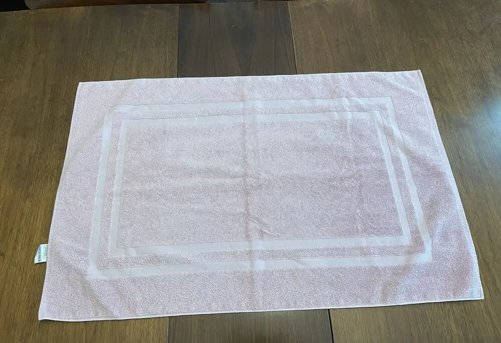 Vintage Retro:80sRoyal Velvet Vintage Pink Bath Mat Rug 34x22 USA