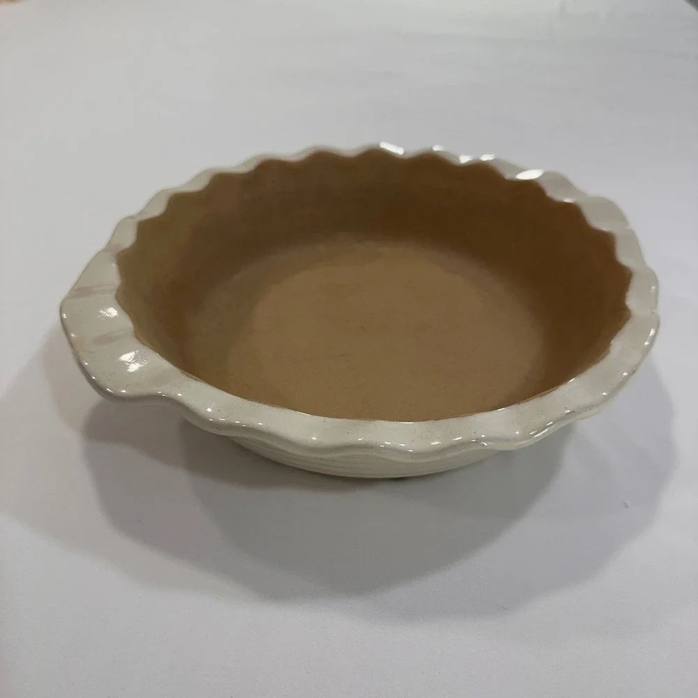 The Pampered Chef Family Heritage Deep Dish Pie Plate 9‎ Inch Cream Scalloped