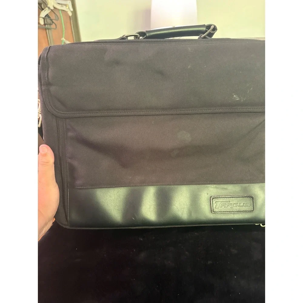 Targus‎ Black Nylon Laptop Briefcase Messenger Bag Office Travel Business Case