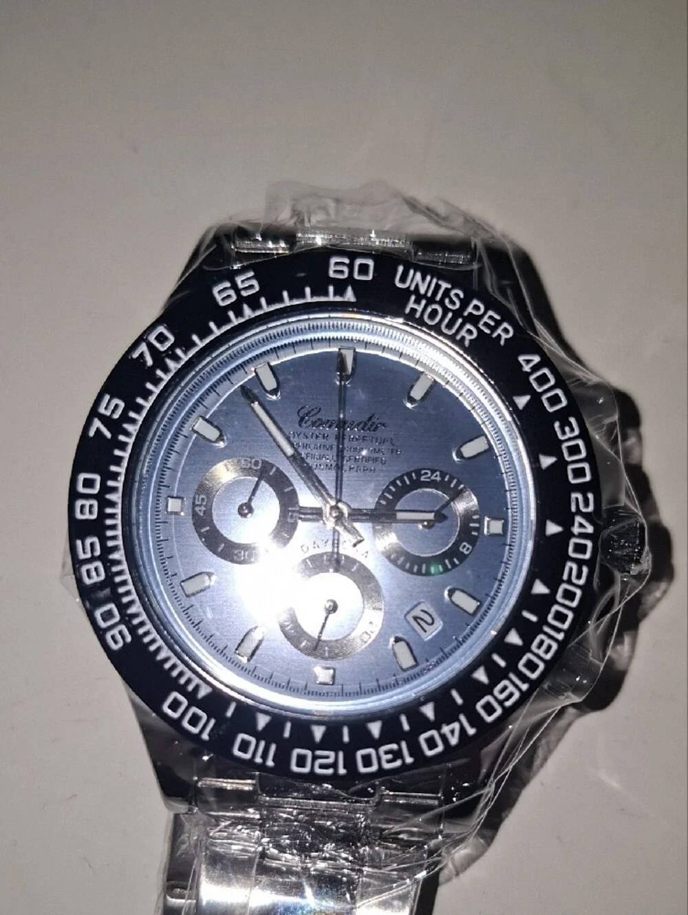 Comudir metal watch wear