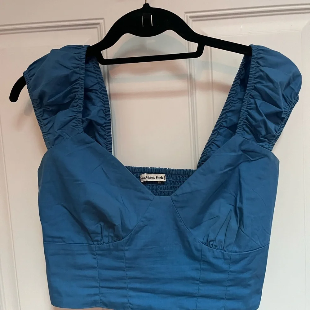 Abercrombie & Fitch structured‎ blue top smocked back puff sleeve medium