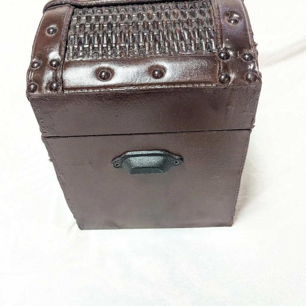 Vtg 80s‎ Hinged Wicker Riveted Wooden Box Sm 8x7x9 Dome Lid Snap Closure READ