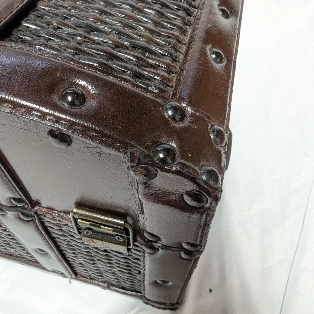 Vtg 80s‎ Hinged Wicker Riveted Wooden Box Sm 8x7x9 Dome Lid Snap Closure READ