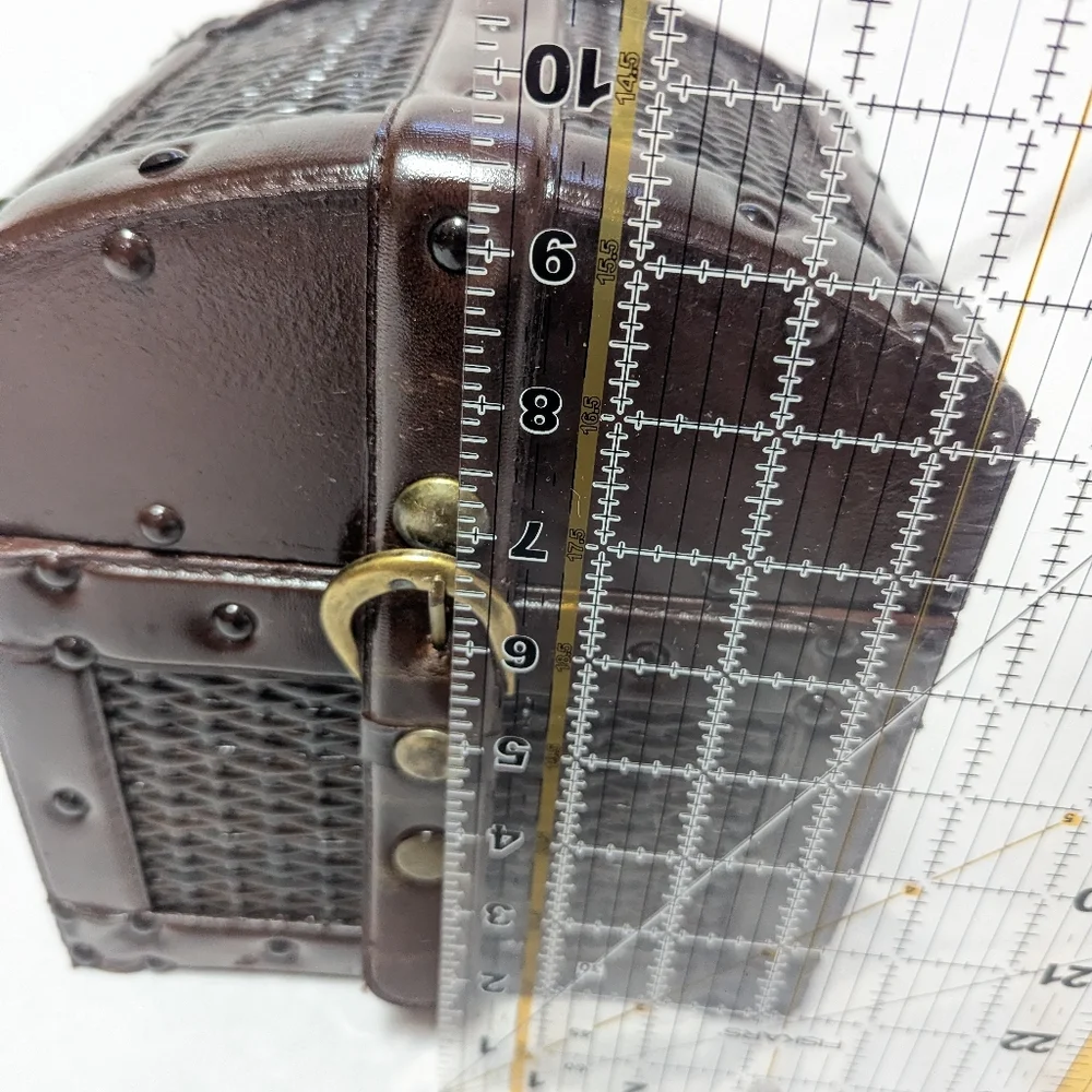 Vtg 80s‎ Hinged Wicker Riveted Wooden Box Sm 8x7x9 Dome Lid Snap Closure READ