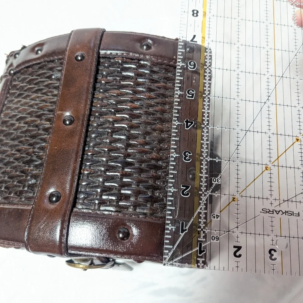 Vtg 80s‎ Hinged Wicker Riveted Wooden Box Sm 8x7x9 Dome Lid Snap Closure READ