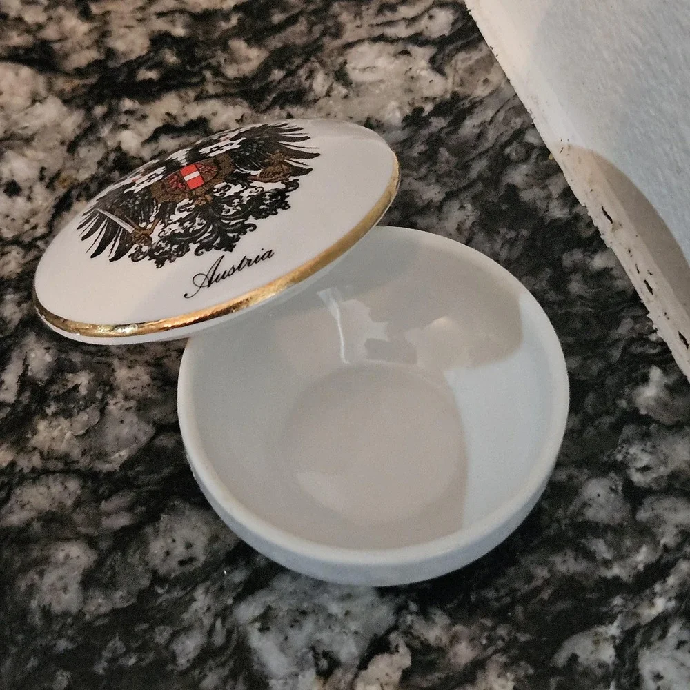 VTG Porcelain Vienna Austria Coat Of Arms Jar‎ Powder Trinket Victorian dish