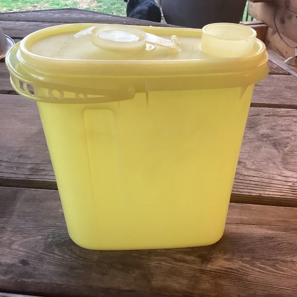Tupperware Vintage Beverage Buddy Pitcher in yellow - 2 quart capacity