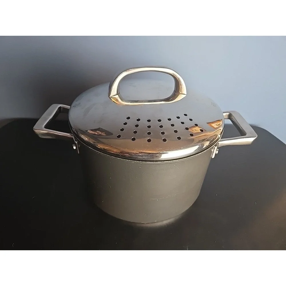 Circulon Hard Anodized‎ Aluminum 7 Quart Casserole With Locking Straining Lid