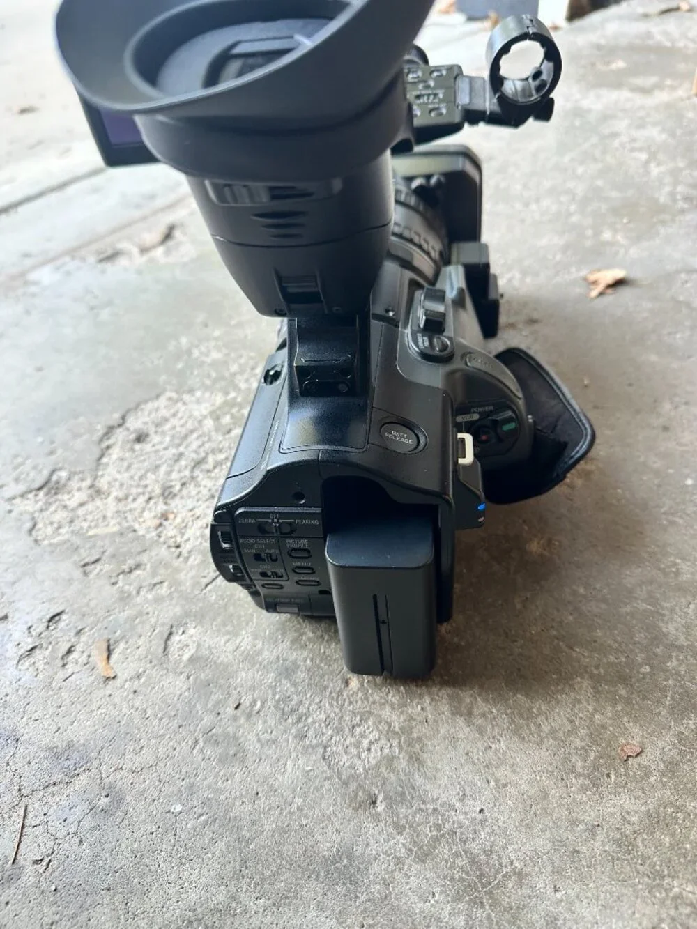 Sony HVR-Z7U High Definition HDV MiniDV Camcorder HVR-Z7U- Turns on- Lens Issue