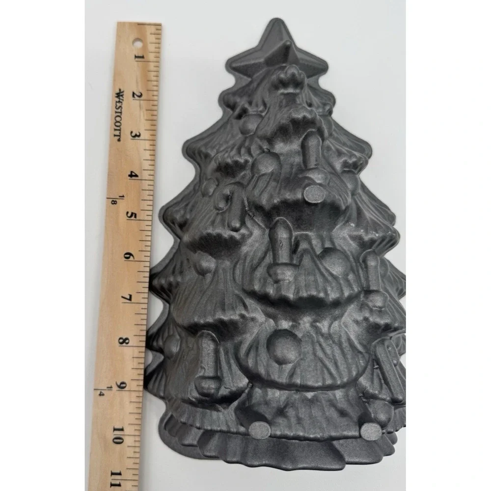 Nordic Ware Christmas Tree Baking Pan‎ Mold 4.5 cup 3D 10