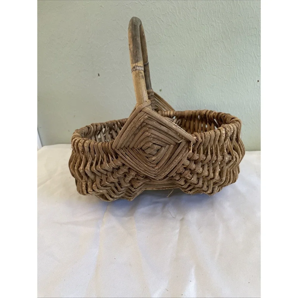 The Unbranded Brand vintage primitive