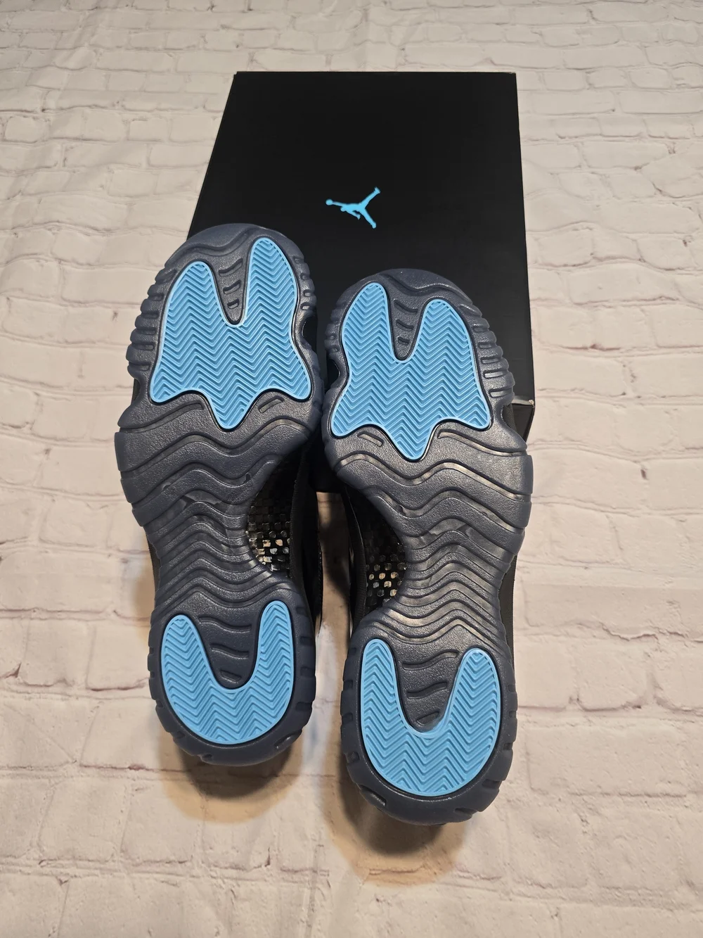 Jordan sleek black