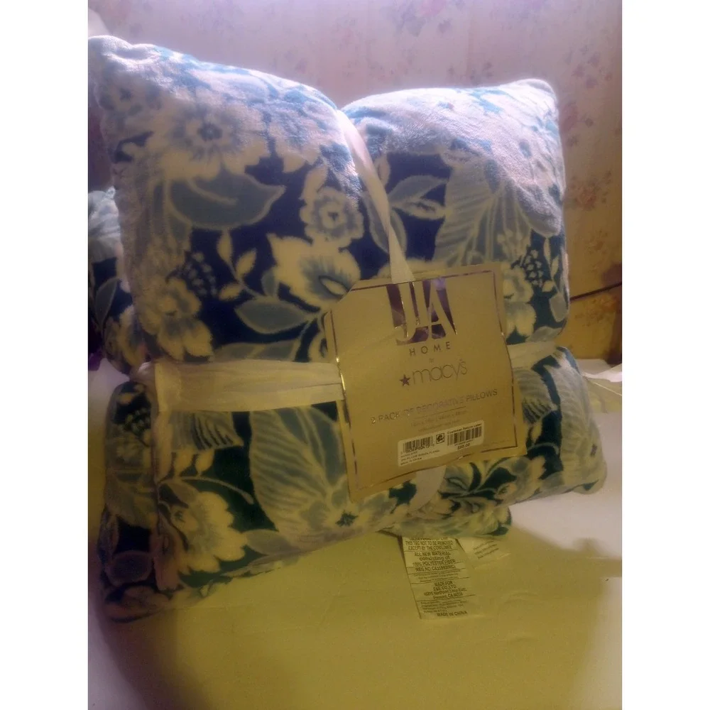 Macy's 2pk Cozy Plush Pillows‎ 18in X 18 In Green-blue Floral