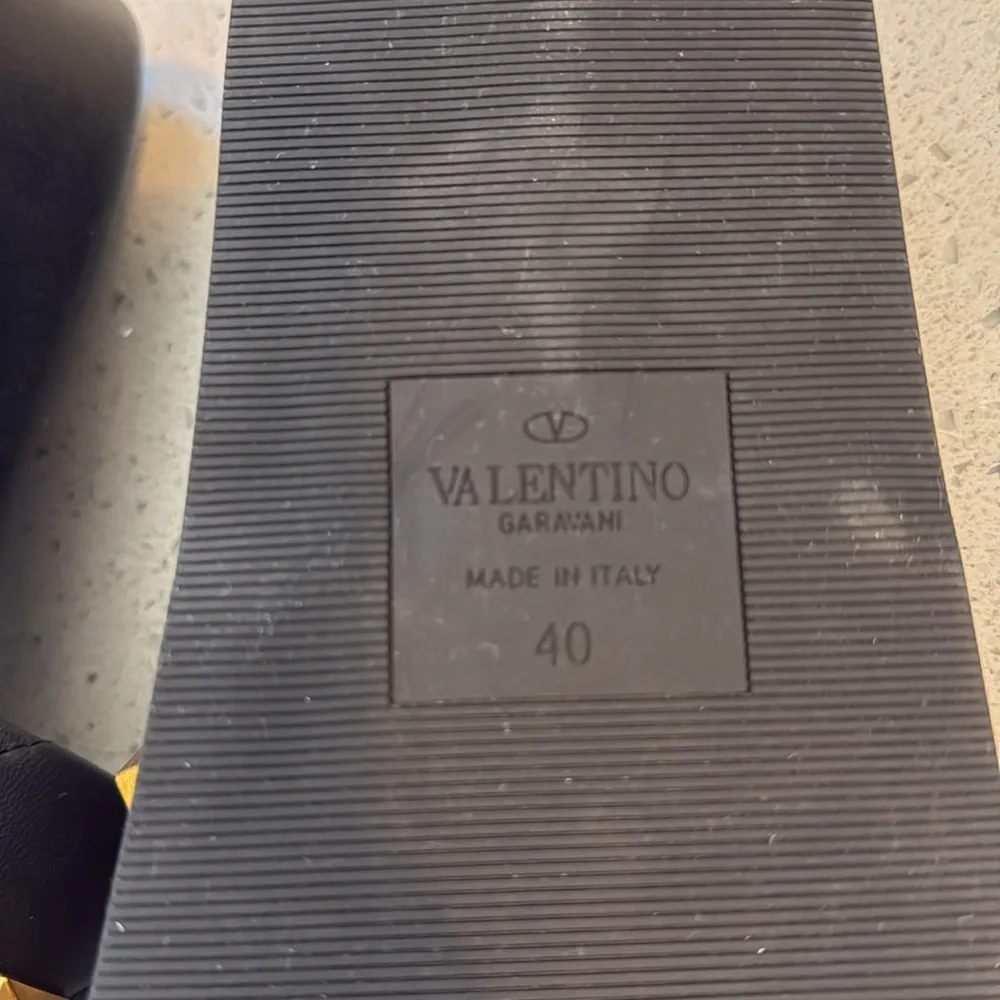 Valentino reposhing this