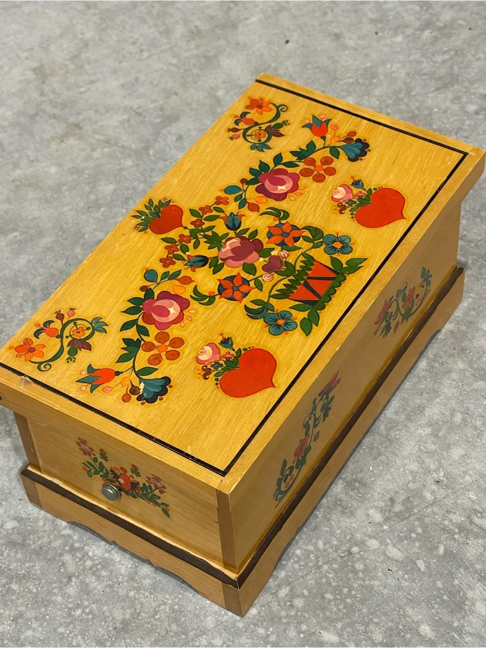 N/A wooden trinket
