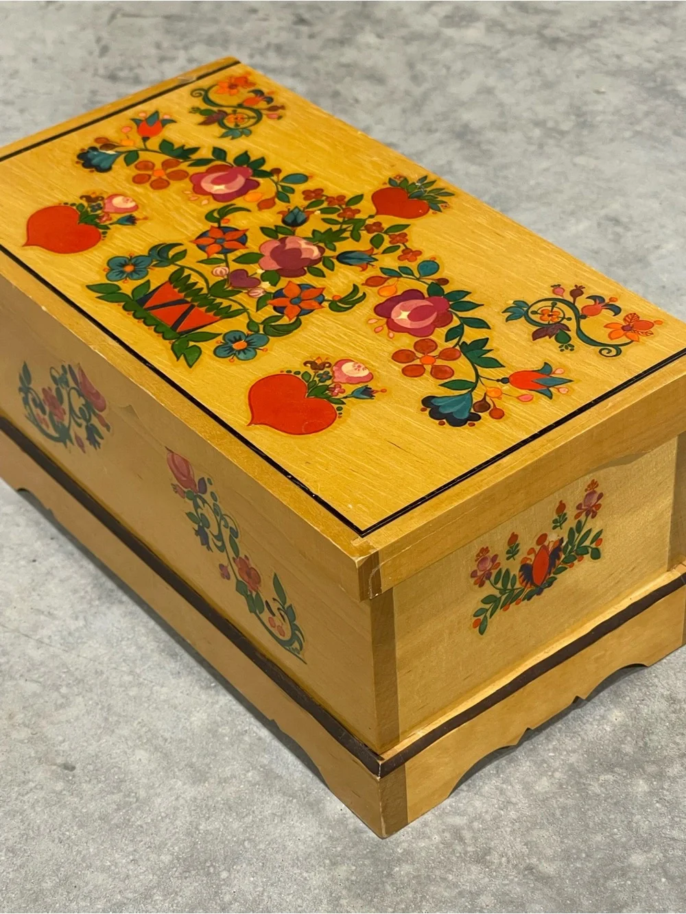 N/A wooden trinket