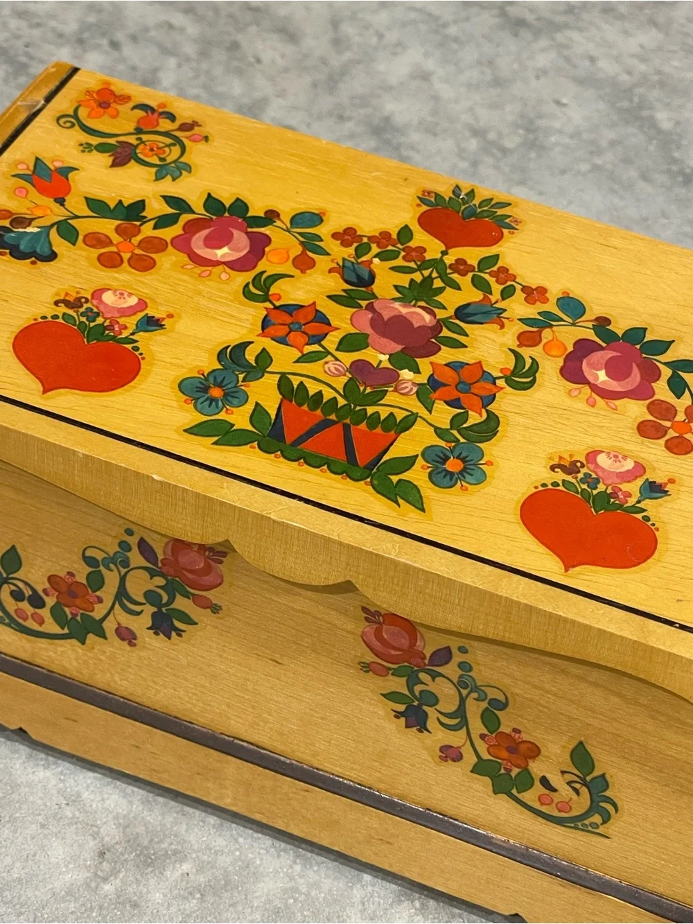 N/A wooden trinket