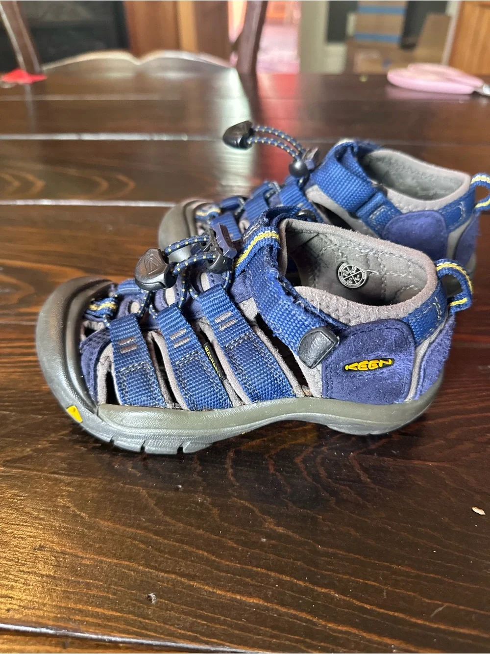 Keen sturdy closed