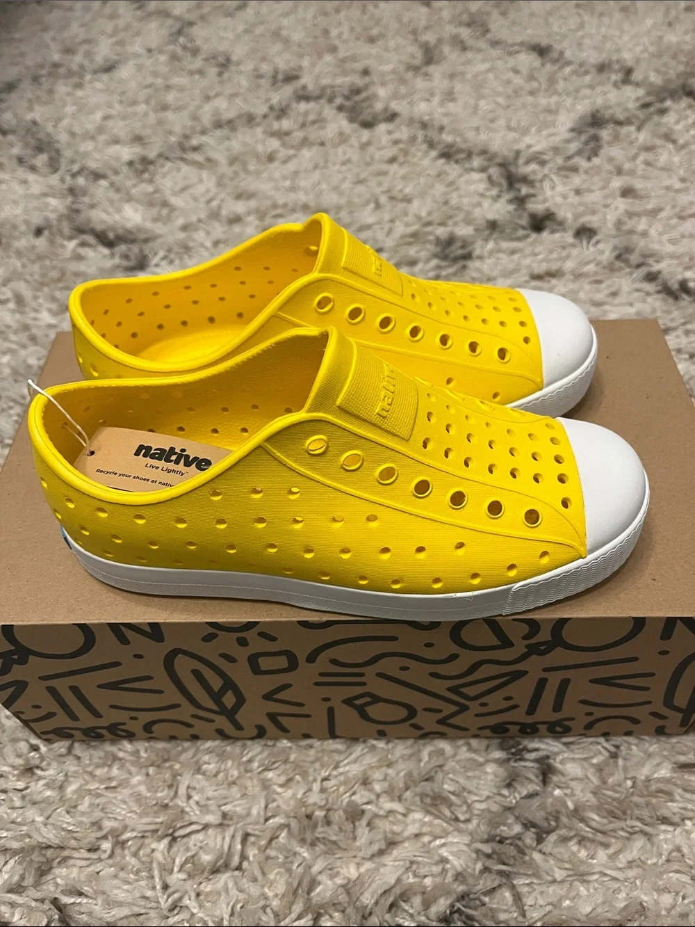 Native Shoes jefferson shoe. Crayon Yellow. White. Kids size 2. New with tags.