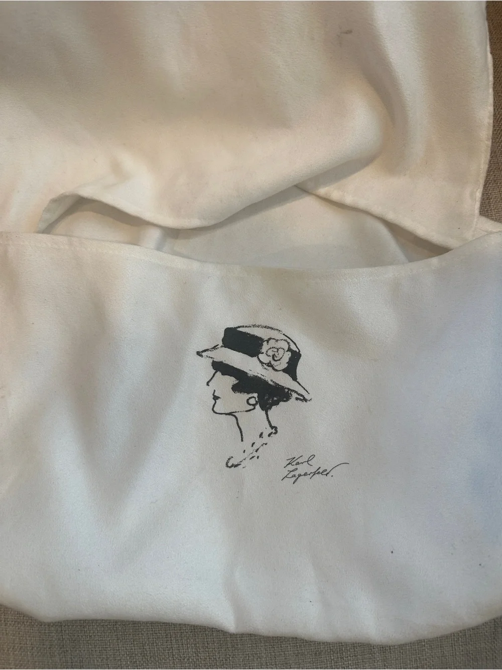 CHANEL classic flap
