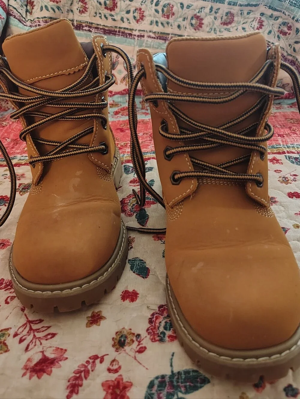 Target Boys Worker 11-7 Wheat Ankle Lace Up Work Boots Size 4M Tan, Like New