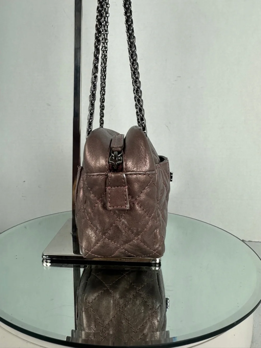 CHANEL quilted shoulder