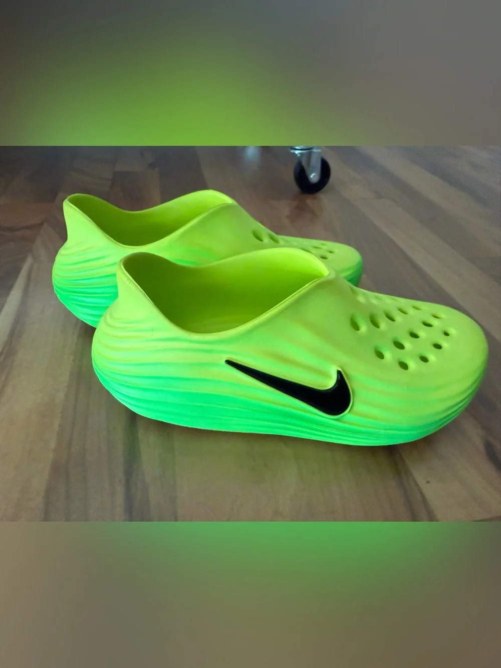 Nike lightweight slip