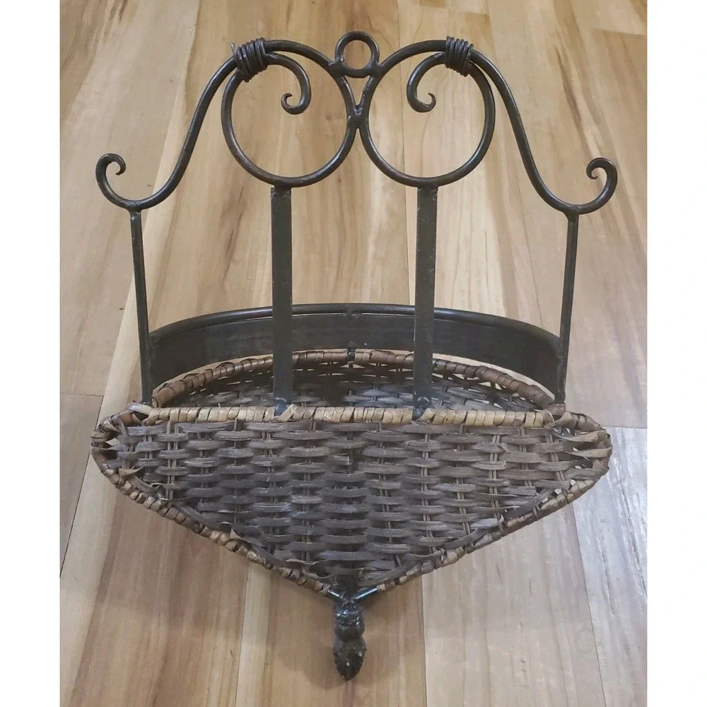 N/A vintage wicker